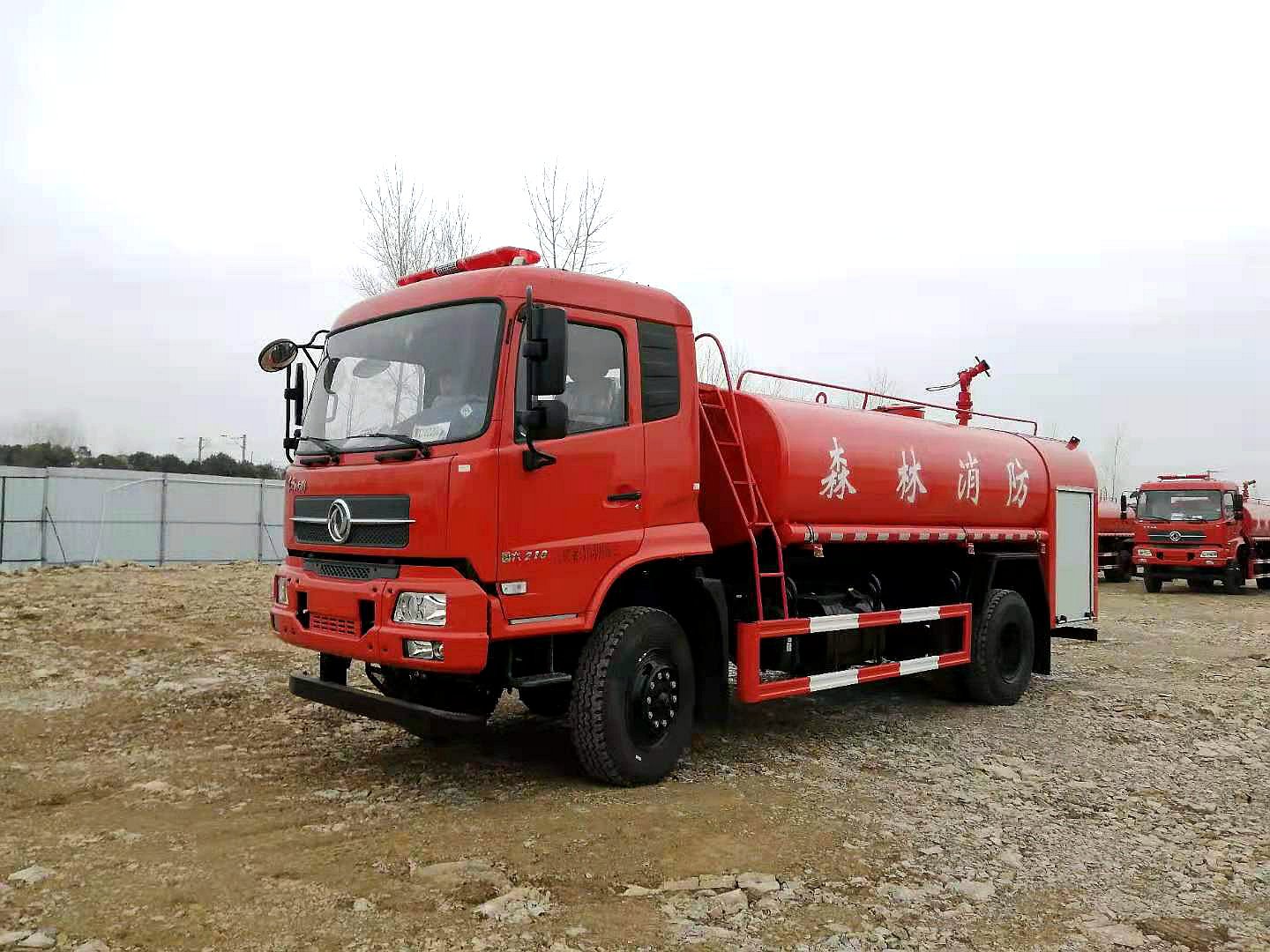 东风四驱8吨森林消防车